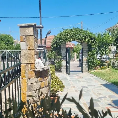 Ξενοδοχείο με διαμερίσματα Achileous 1