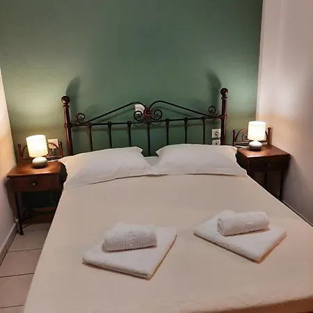 Apart Otel Achileous 1 3*